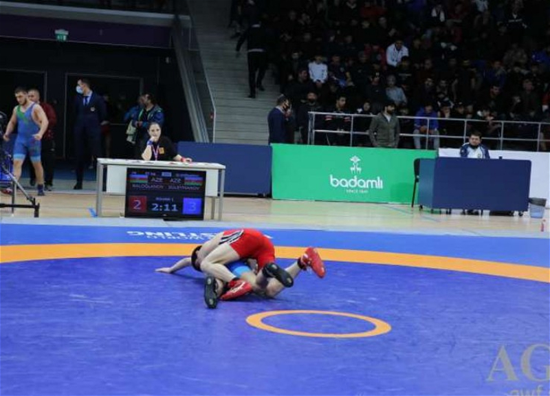 Трое азербайджанских борцов вышли в полуфинал чемпионата Европы