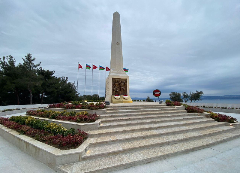 В Чанаггале установлен монумент в память об азербайджанских шехидах - ФОТО