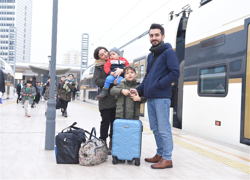 Отправился в первый рейс скоростной пассажирский поезд Баку-Габала-Баку - ФОТО
