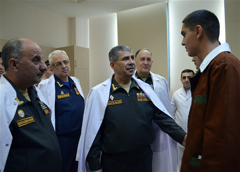 Министр обороны посетил военный госпиталь по случаю праздника Новруз - ФОТО - ВИДЕО