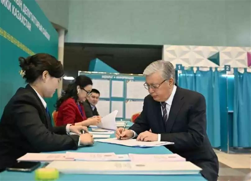 Токаев проголосовал на парламентских выборах Казахстана