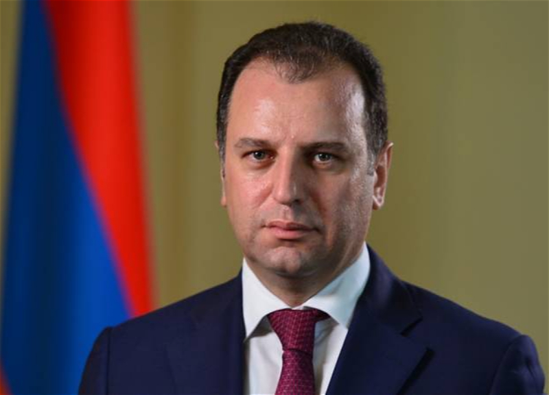 В Армении суд оставил под арестом экс-министра обороны
