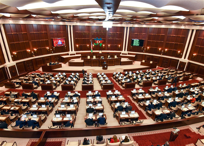 Парламент Азербайджана подготовит проект заявления по решениям Сената Франции