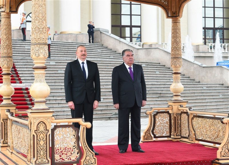 В Душанбе состоялась церемония официальной встречи Президента Ильхама Алиева - ФОТО