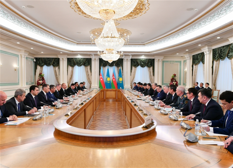 Началась встреча президентов Азербайджана и Казахстана в расширенном составе - ФОТО