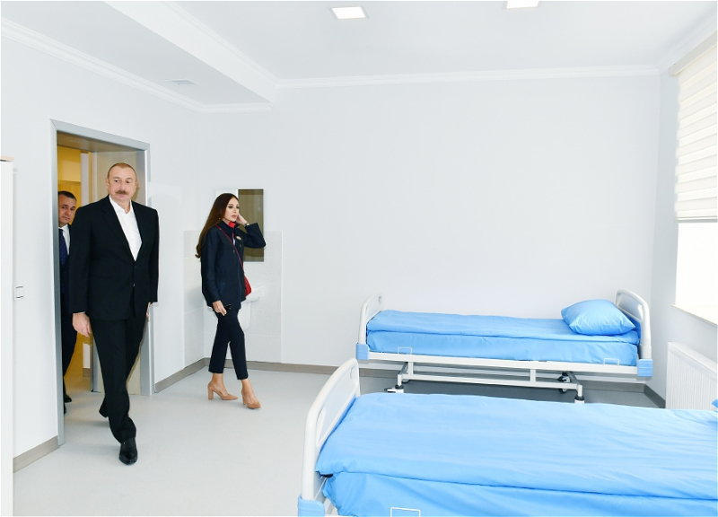 Ильхам Алиев и Мехрибан Алиева ознакомились с условиями, созданными в родильном доме и детской поликлинике Сальянской районной центральной больницы - ФОТО