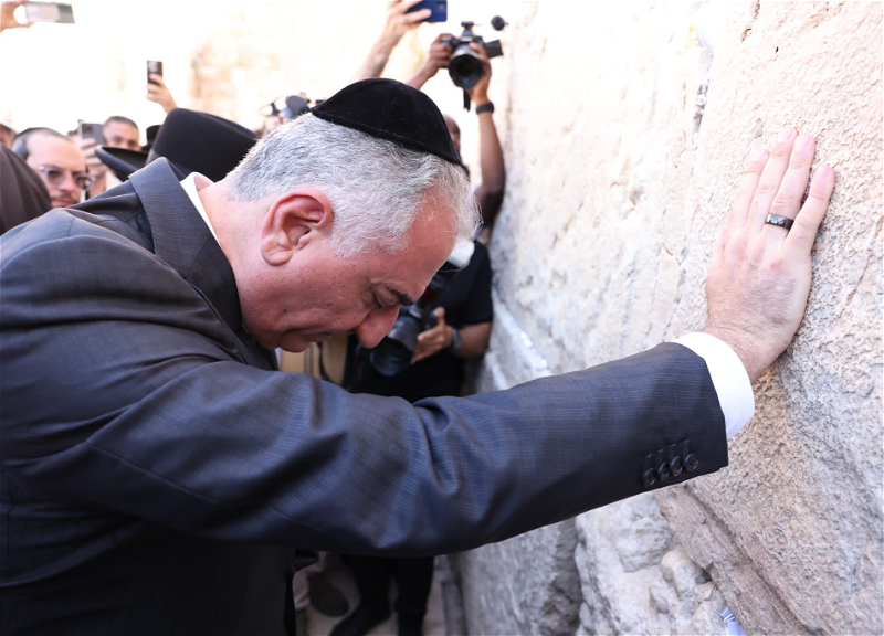 Иранский наследник шаха Реза Пехлеви – у Стены плача в Иерусалиме – ФОТО