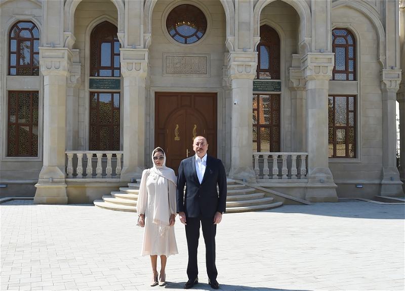 Ильхам Алиев и Мехрибан Алиева приняли участие в открытии Джума мечети в Баку - ФОТО