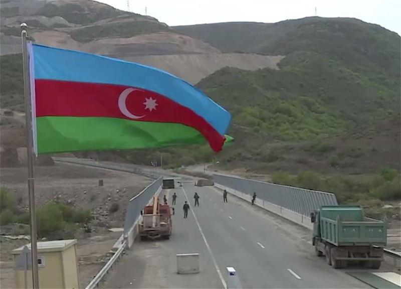 На пограничном с Арменией КПП в Лачине поднят флаг Азербайджана – ВИДЕО