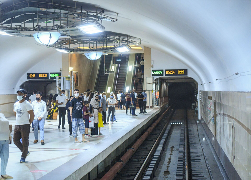 Продлен график работы Бакинского метро