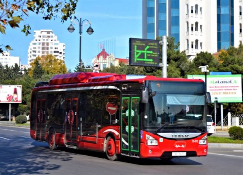 Avtobusa səhv minən uşaq ailəsinə təhvil verildi