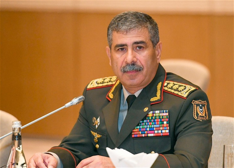 Министр обороны поручил командирам на передовой отвечать жестко на провокации армянской стороны
