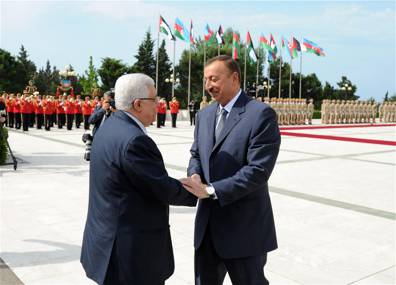 Махмуд Аббас поздравил Ильхама Алиева с Днем независимости