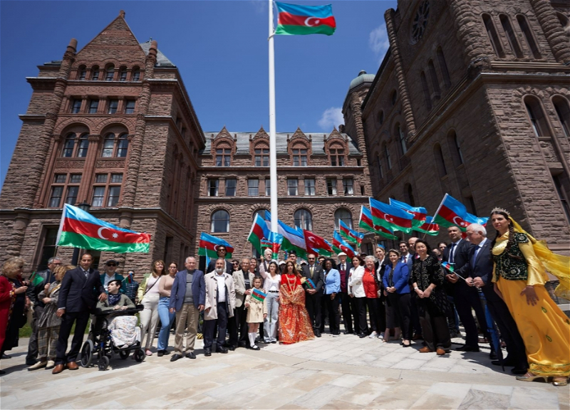 Перед парламентом Oнтарио поднят флаг Азербайджана - ФОТО