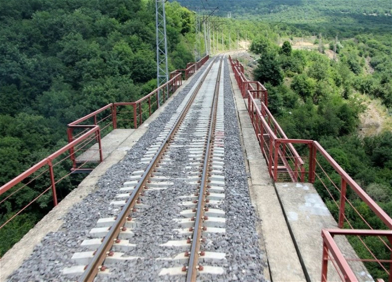 Железнодорожную линию БТК расширяют для привлечения большего количества грузов в Средний коридор