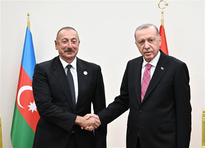 Ильхам Алиев первым из лидеров поздравил Эрдогана с победой, и пригласил его в Азербайджан