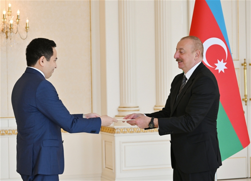 Ильхам Алиев принял верительные грамоты новоназначенного посла Казахстана в Азербайджане