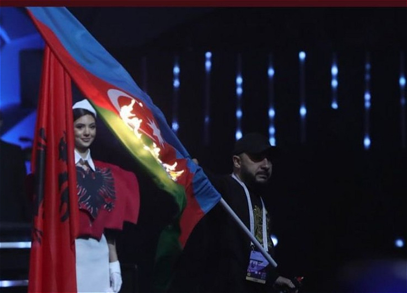 Сжегший азербайджанский флаг Арам Николян уволен с Общественного ТВ