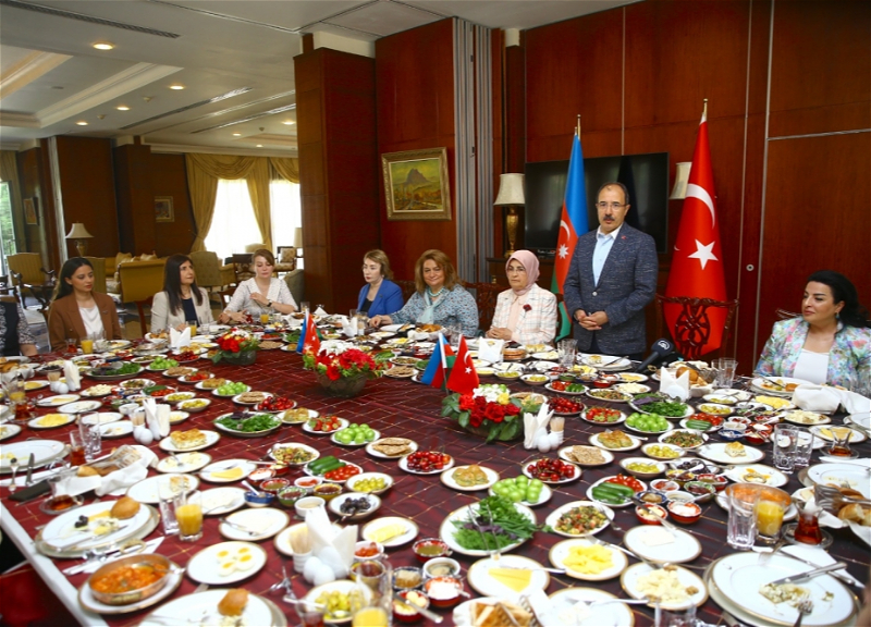 Всемирный день завтрака в посольстве Турции в Баку - ФОТО
