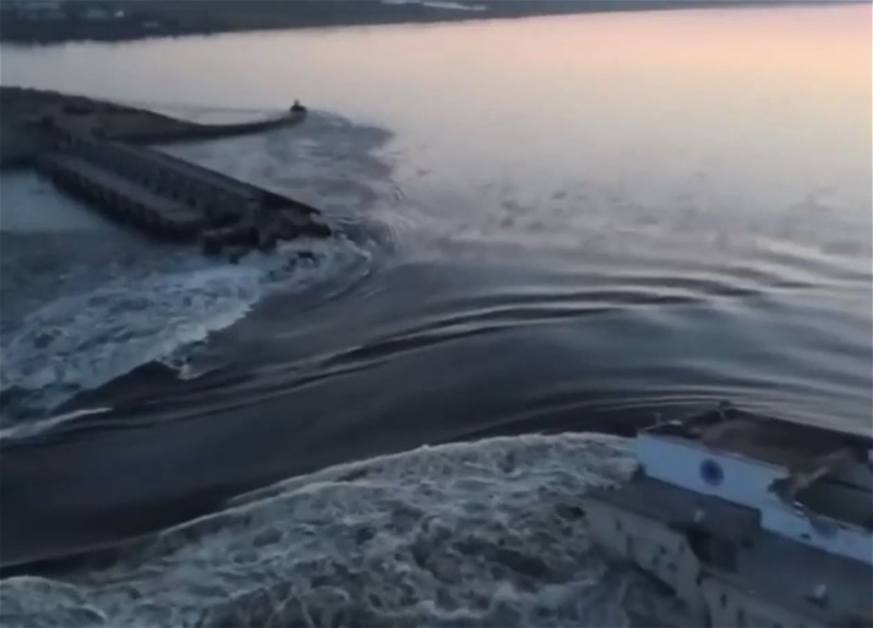 Критический уровень воды за считанные часы. Что происходит на Каховской ГЭС в Украине - ФОТО – ВИДЕО