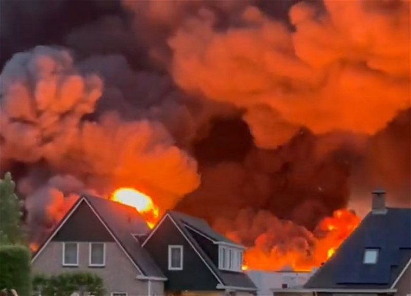 В промышленной зоне в Нидерландах произошел крупный пожар
