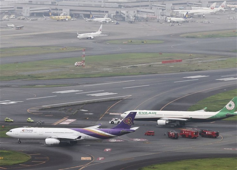 Аэропорт в Токио возобновил работу ВПП после столкновения самолетов на рулежной дорожке
