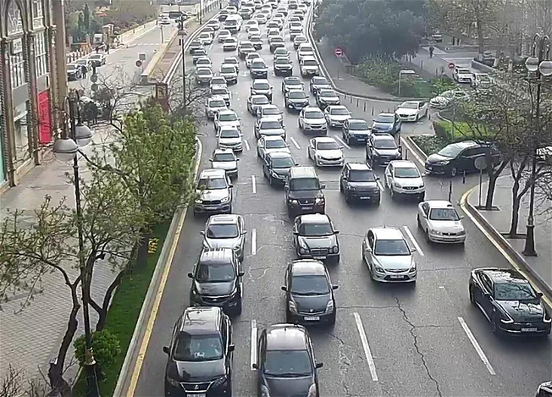 Bakının bəzi yollarında sıxlıq müşahidə edilir