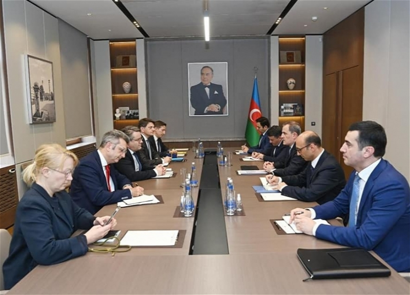 Джейхун Байрамов встретился с государственным министром Министерства иностранных дел ФРГ