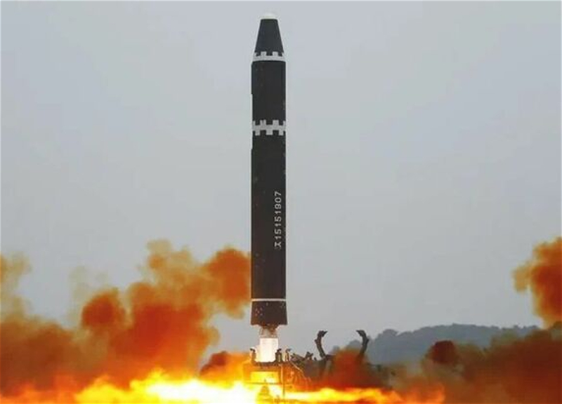 Запущенная КНДР межконтинентальная баллистическая ракета пролетела тысячу километров