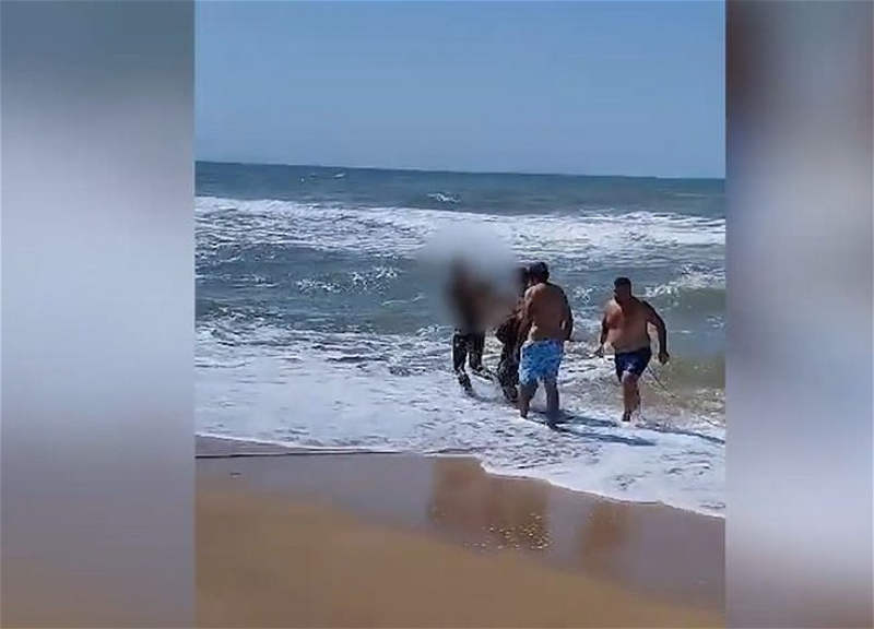 Как водолазы МЧС спасали тонущую в море женщину? - ВИДЕО