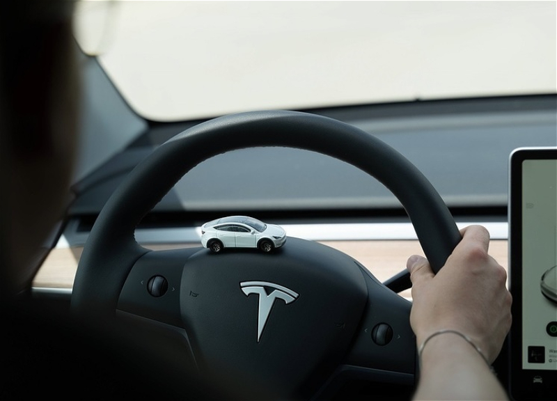 Tesla отзывает около 16 тысяч машин из-за проблемы с ремнями безопасности