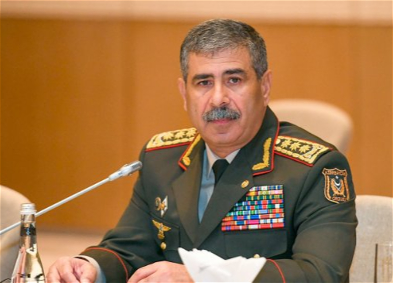 Глава Минобороны Азербайджана поручил обеспечить безопасность воздушных судов