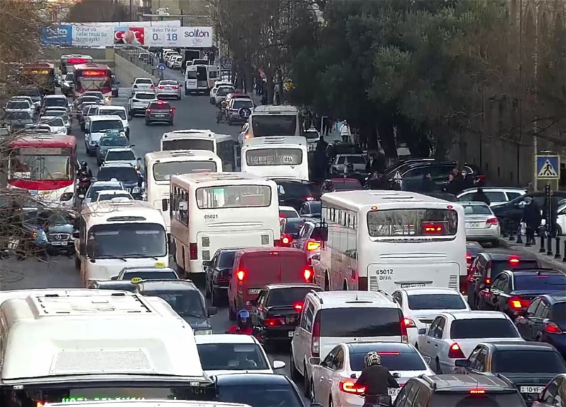 AYNA: 152 avtobusun hərəkət intervalında gecikmələr var