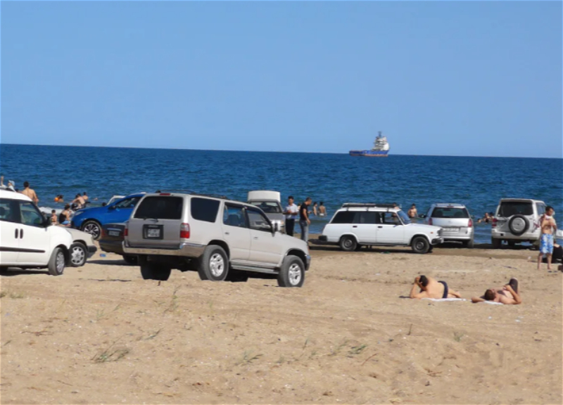 В Баку у мужчины на пляже угнали автомобиль