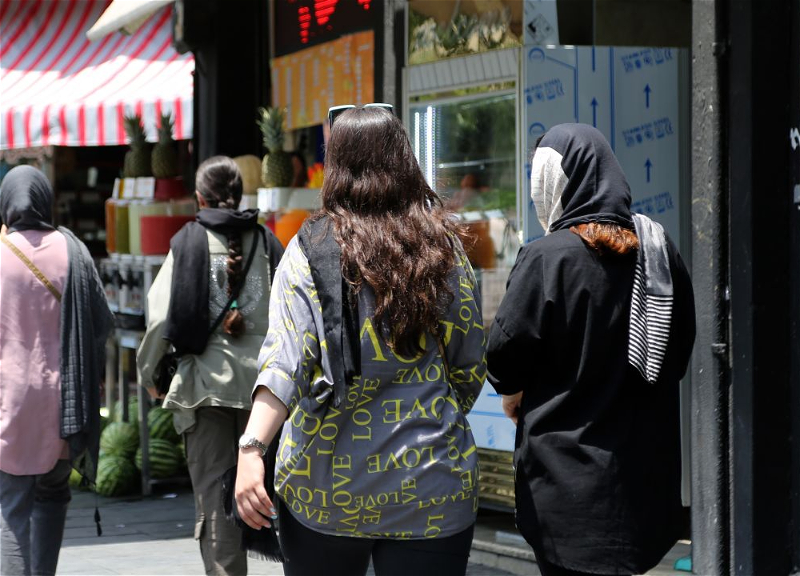 İranda 18 yaşdan aşağı qızlar hicab taxmaya bilər