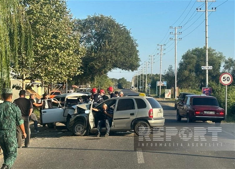 В Хачмазе столкнулись два автомобиля, есть погибший и раненый