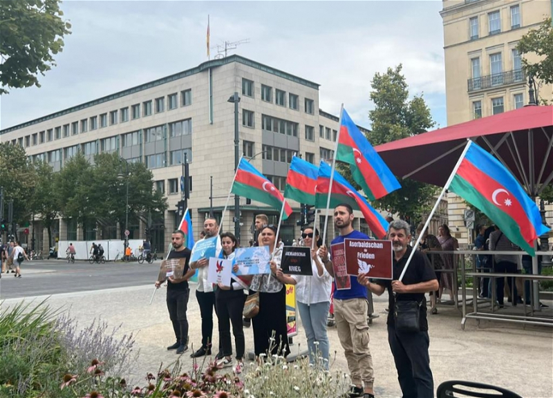 Азербайджанская община в Берлине выразила протест против военного и экологического террора Армении - ФОТО