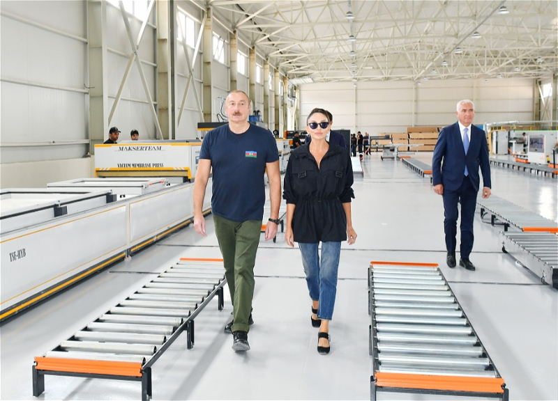 Ильхам Алиев и Мехрибан Алиева приняли участие в открытии мебельной фабрики в Лачине - ФОТО