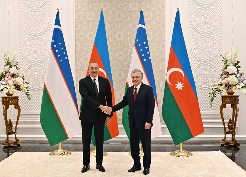 Ильхам Алиев поздравил Шавката Мирзиёева с Днем независимости Узбекистана