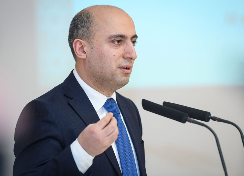 Nazir: “15 yaşlı uşaqlar arasında oxuduğunun mənasını başa düşən azdır”