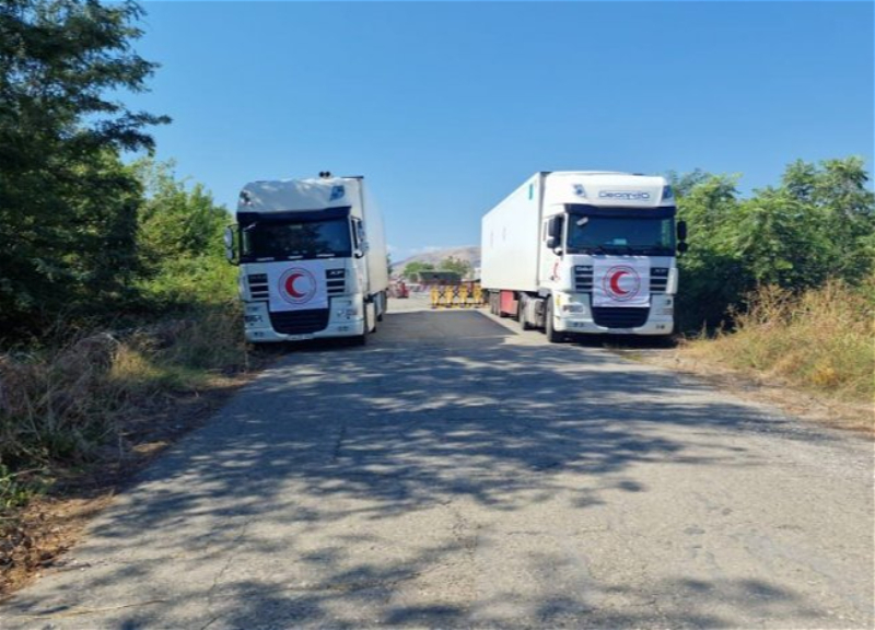 Грузовики с продовольствием для армянских жителей Карабаха уже 5 день ожидают на дороге Агдам-Ханкенди - ФОТО