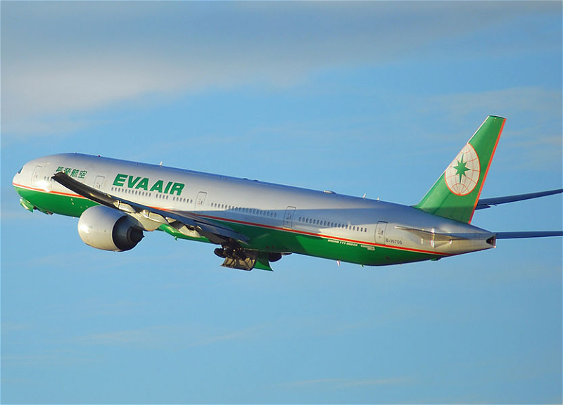 Самолет тайваньской авиакомпании совершил экстренную посадку в Баку