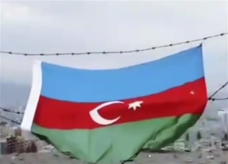«Bir bayraq – bir millət». В Тебризе подняли флаг Азербайджана - ВИДЕО