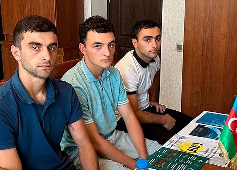 Появились кадры выдворения за пределы Азербайджана армянских футболистов, оскорбивших азербайджанский флаг - ВИДЕО