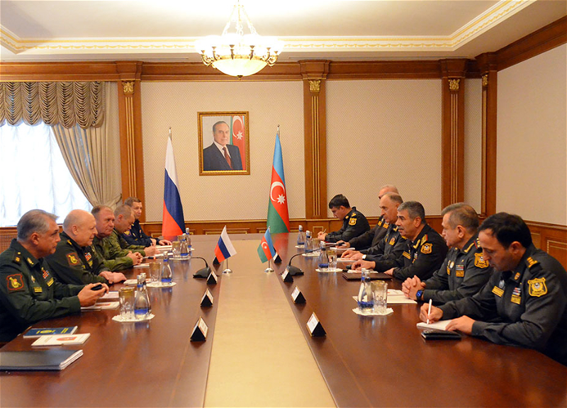 Министру обороны Азербайджана представлен новый командующий РМК в Карабахе