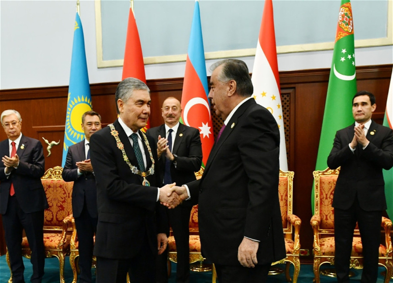 Ильхам Алиев принял участие в церемонии награждения Гурбангулы Бердымухамедова в Душанбе - ФОТО