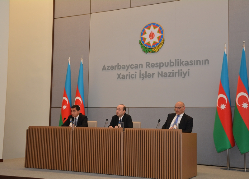 В МИД прошел брифинг по текущей ситуации в регионе для аккредитованных в Азербайджане дипломатов