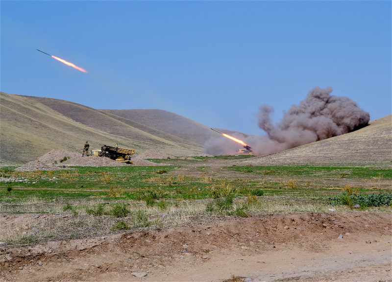 Вооруженные силы Армении подвергают артиллерийскому обстрелу позиции Азербайджанской Армии