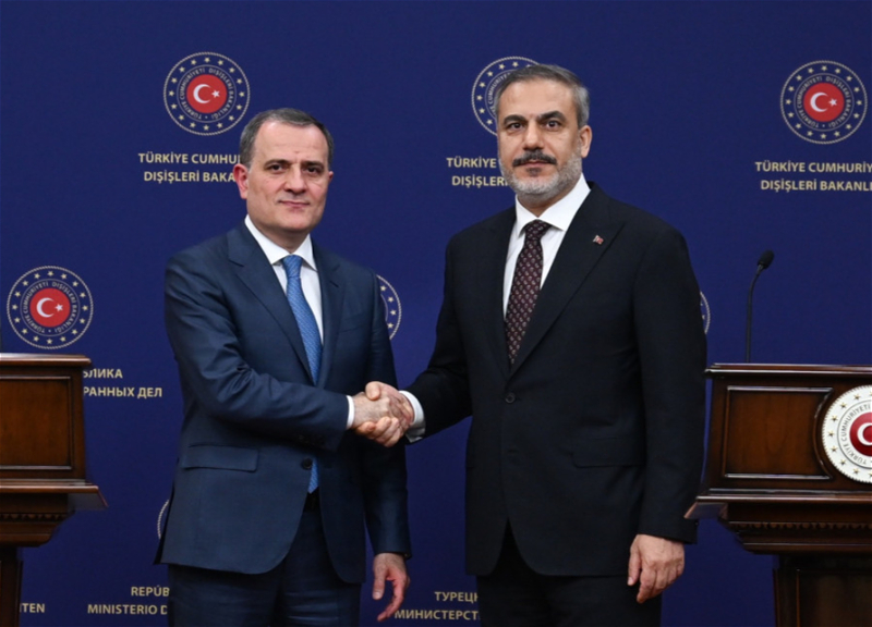 Джейхун Байрамов и Хакан Фидан обсудили ситуацию в Карабахе