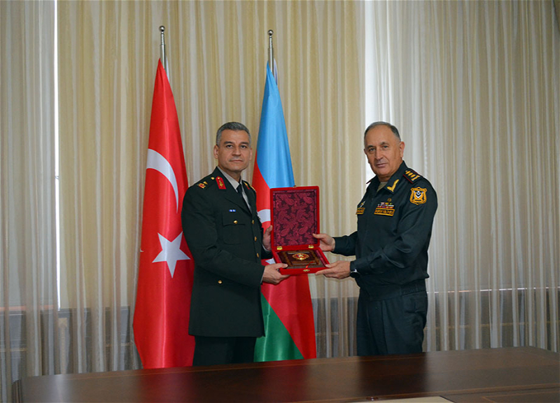 Начальник Генштаба ВС Азербайджана встретился с турецкой делегацией